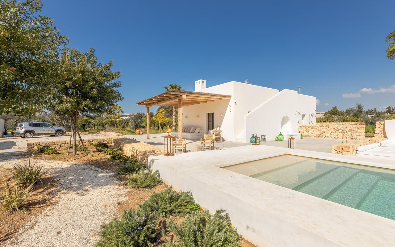Villa Panacea: Balcon / Terrasse / Patio, bassin, Extérieur, Extérieurs, Jardin
