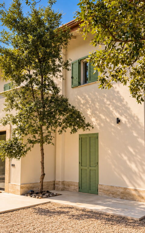 Roc Villa: Extérieur, Extérieurs