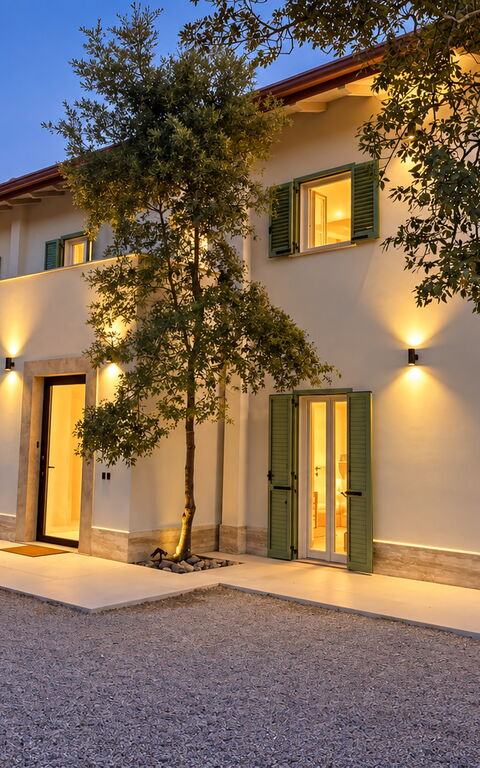 Roc Villa: Extérieur, Extérieurs