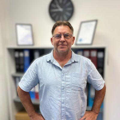 John Bopp , Secrétaire et comptable
